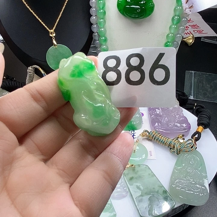 翡翠未镶嵌吊坠(赠链)