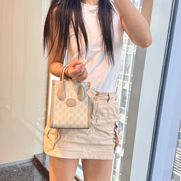 99新 GUCCI/古驰 燕麦色琴谱托特包/8881