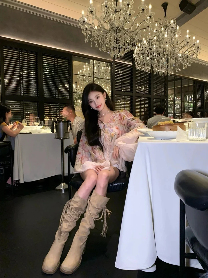 威尼曼莎法式宫廷宽松碎花灯笼袖衬衫女巨好看小衫长袖上衣+短裤