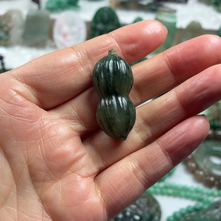 青***鸟独山玉未镶嵌吊坠