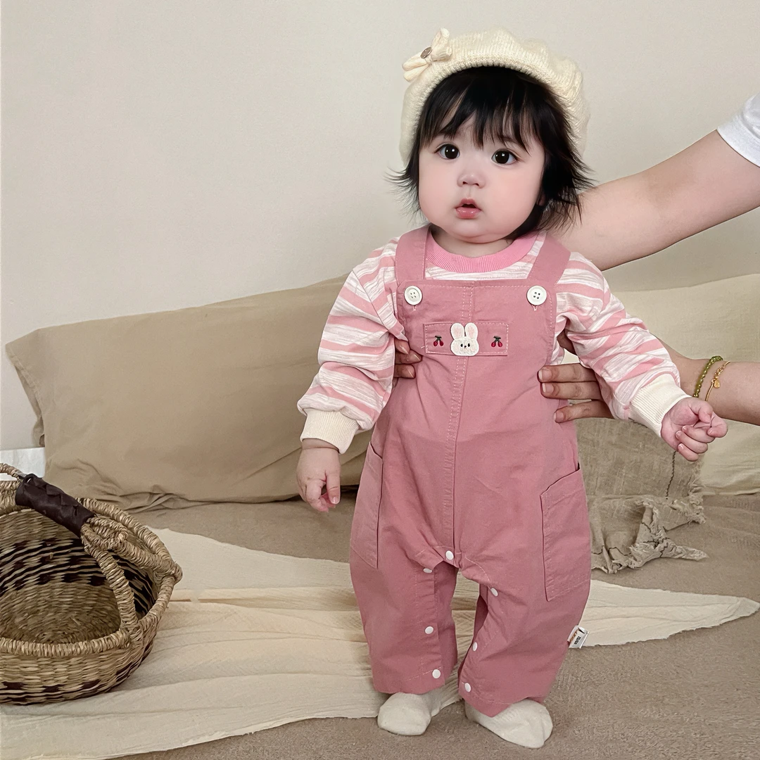 宝宝秋季套装婴儿韩系条纹打底衫背带裤两件套周岁女童秋装外出服