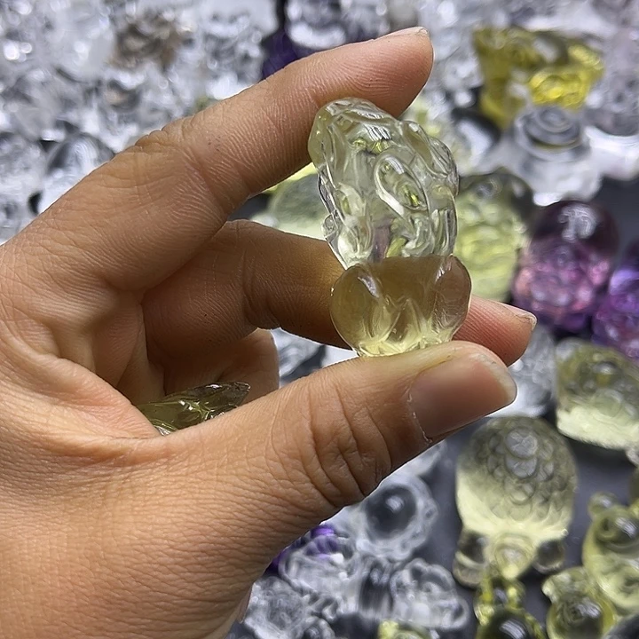 水晶摆件未镶嵌宇*志吊坠