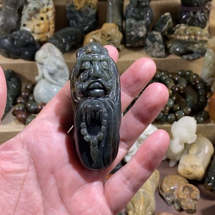 透闪石质玉未镶嵌挂件