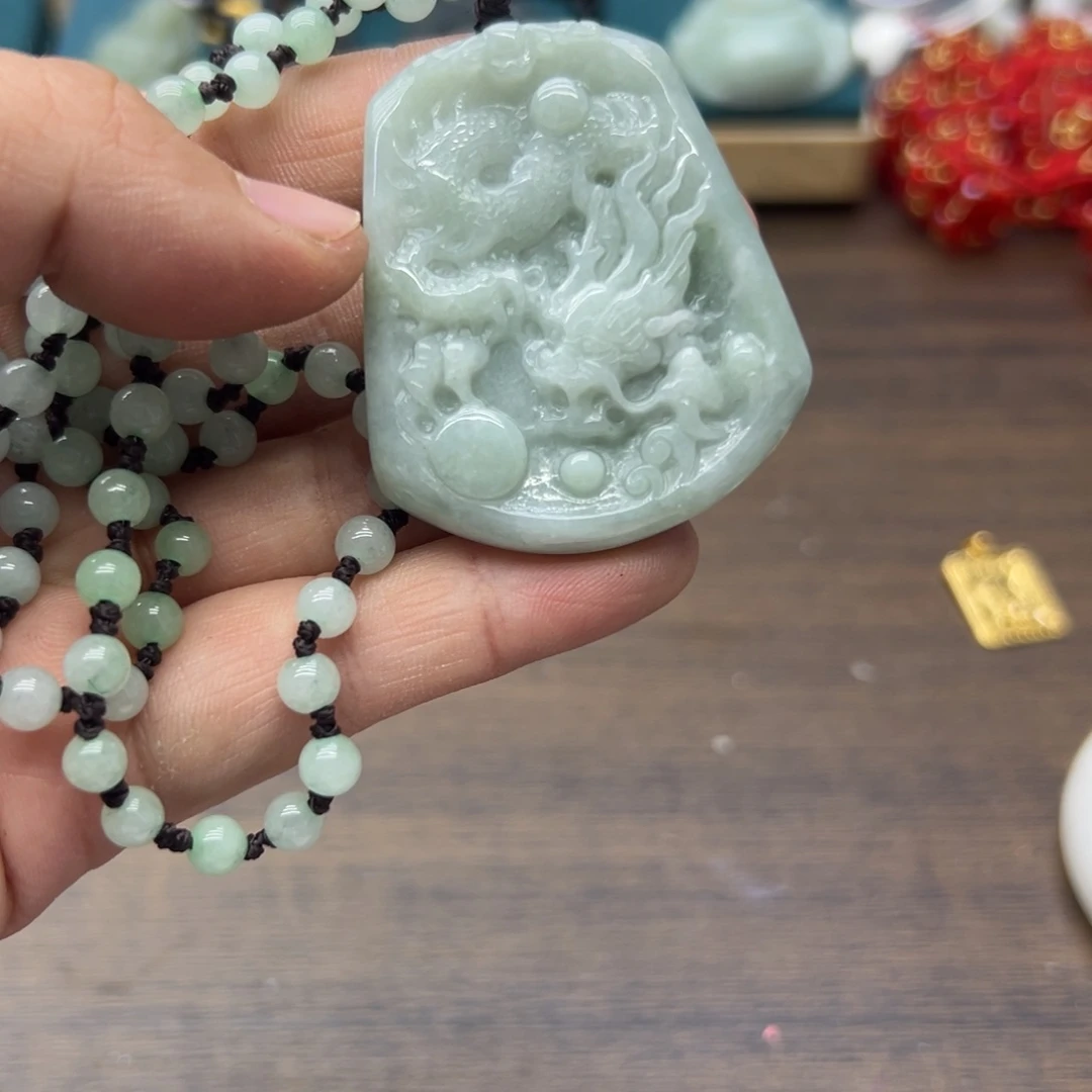 翡翠未镶嵌颈饰1072