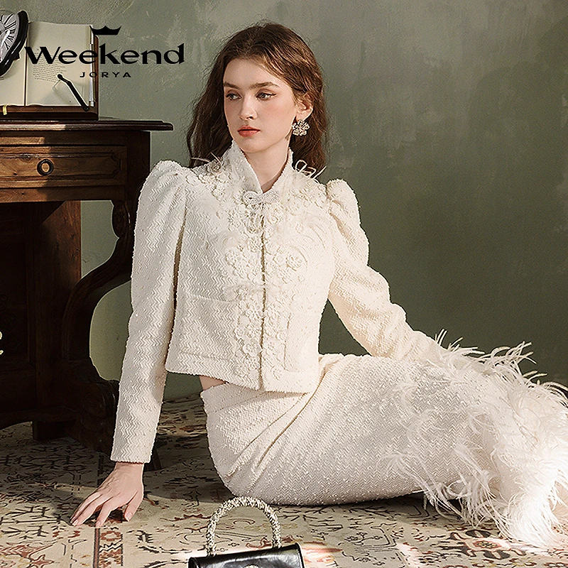 卓雅周末24冬新中式立领立体绣花泡泡袖短外套Q261032A