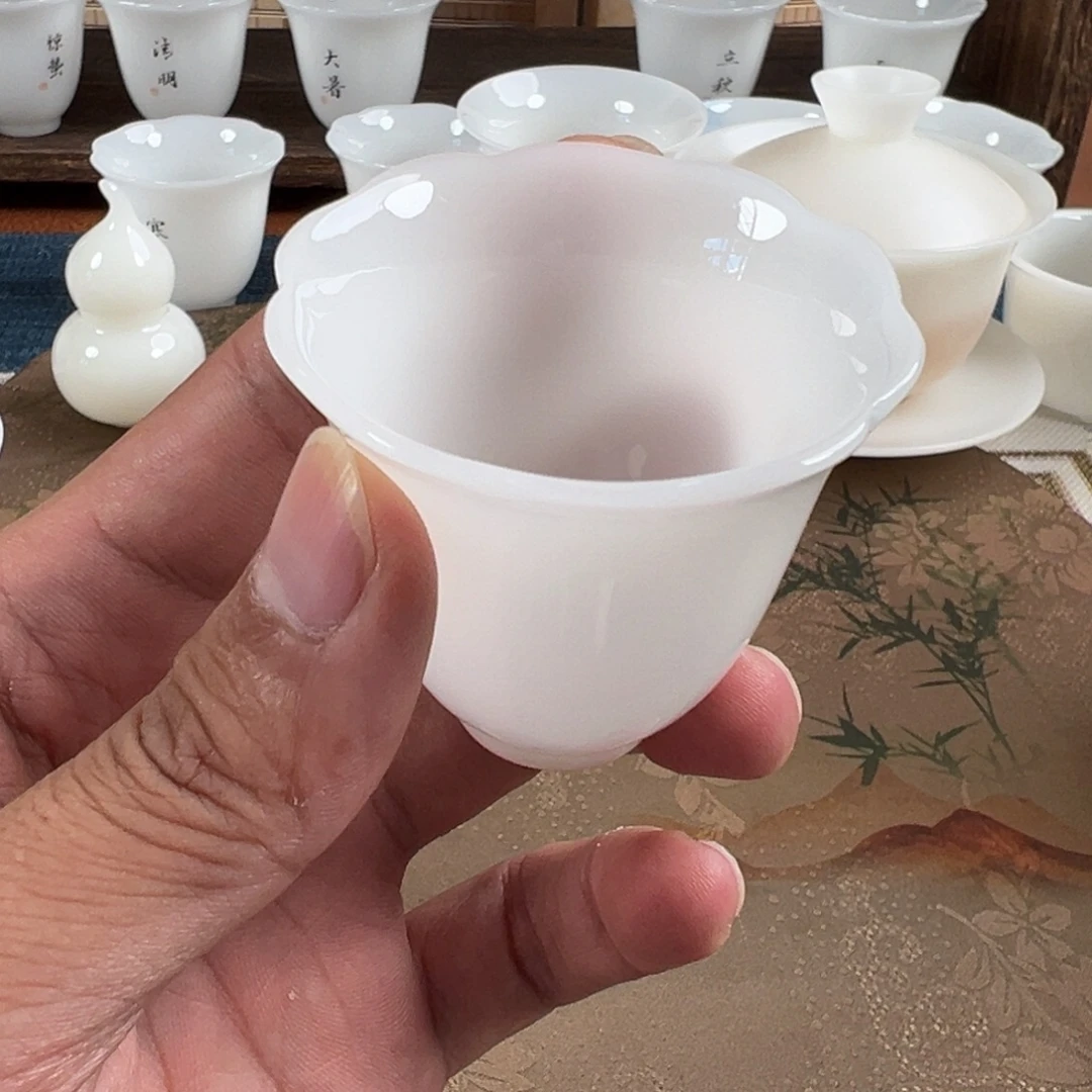 杯子采用优质瓷土制作单品