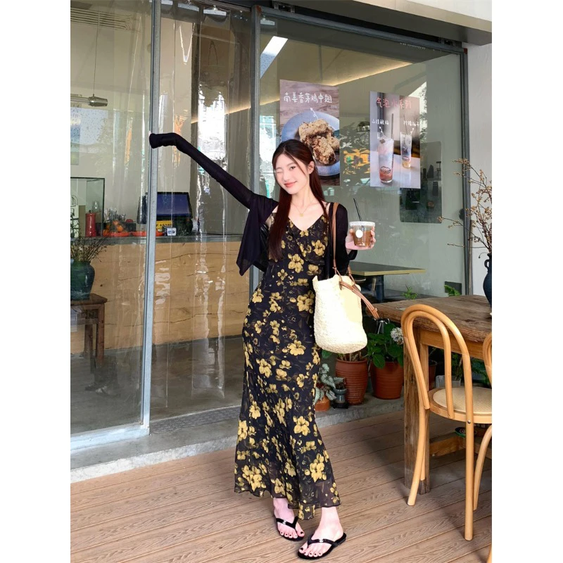 度假风复古气质套装黑色长袖短款开衫女夏v领内搭碎花吊带连衣裙