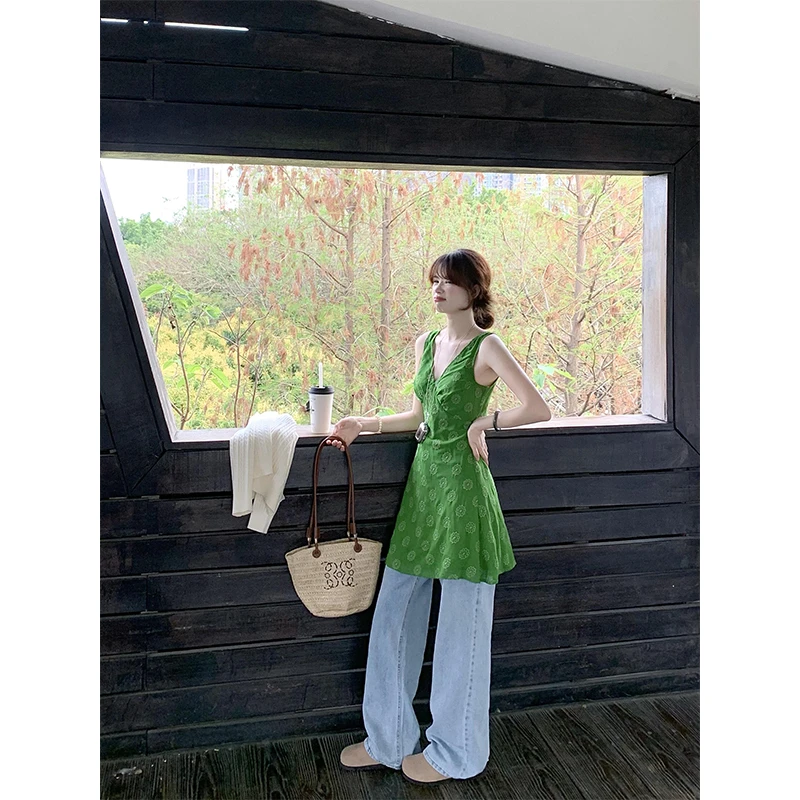 2025早春别致漂亮小衫复古刺绣V领背心无袖上衣收腰连衣裙女