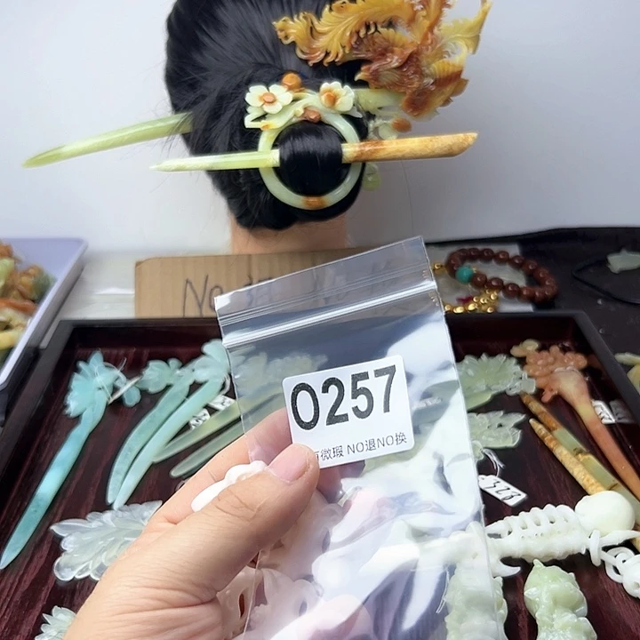 蛇纹石玉发饰合金鱼*