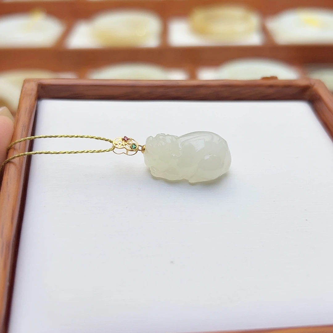 和田玉18K金镶嵌吊坠(赠链)