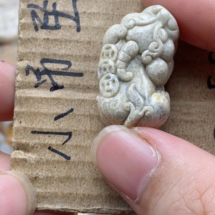 硅化珊瑚（珊瑚玉）未镶嵌颈饰老*子