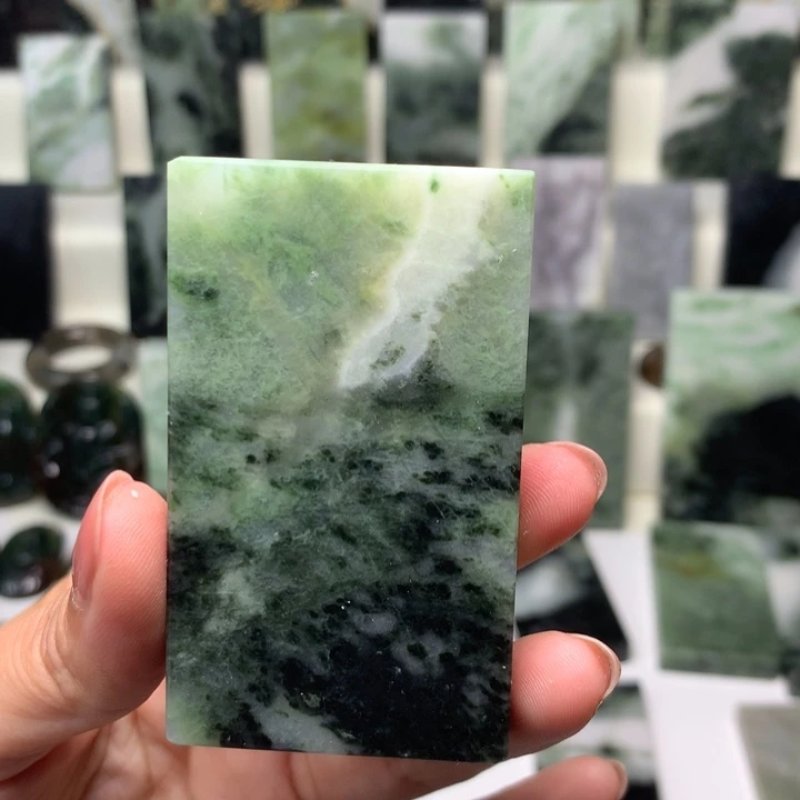 独山玉颈饰未镶嵌