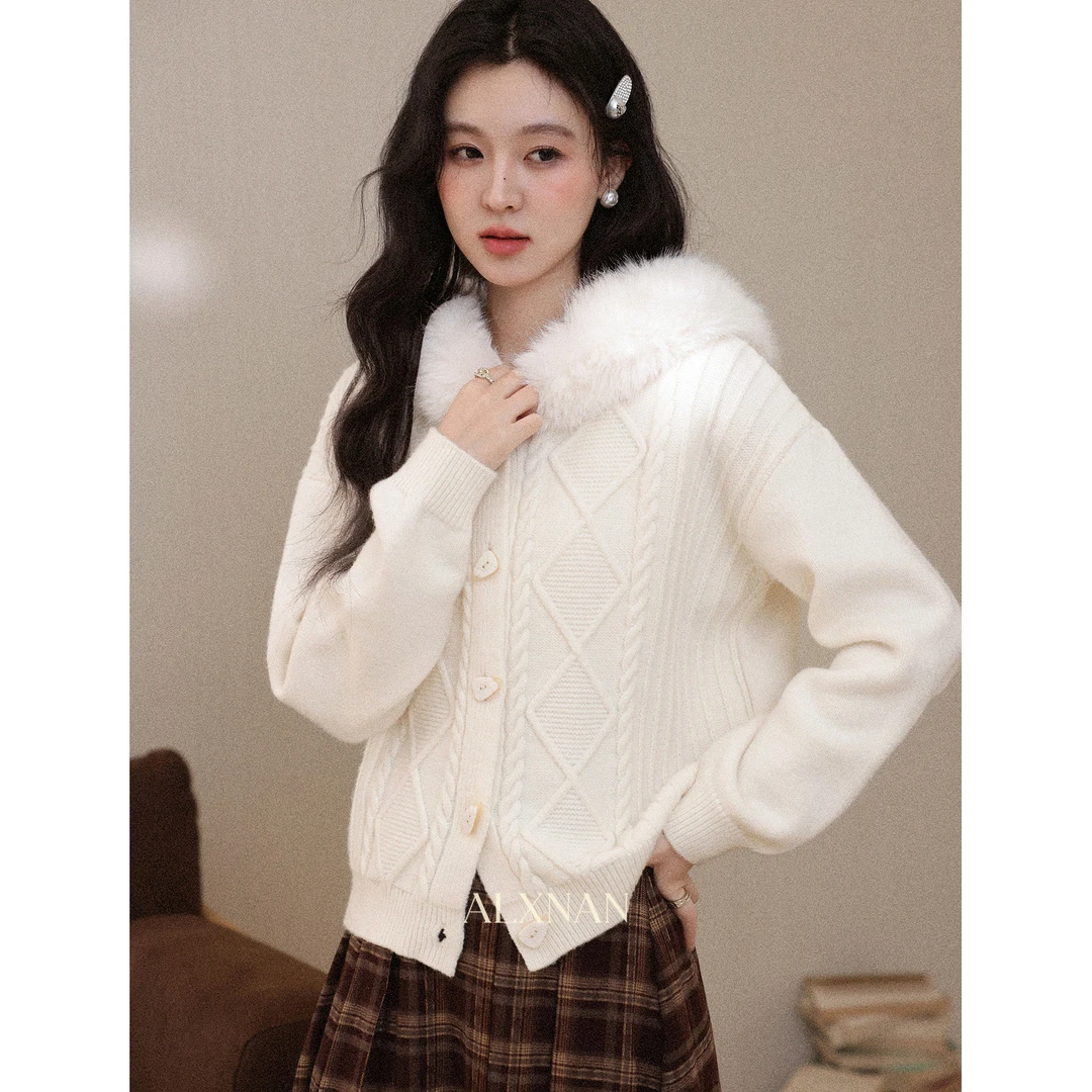鹿向南【白雪皑皑】白色毛领可拆绞花纹长袖针织毛衣开衫女冬上衣