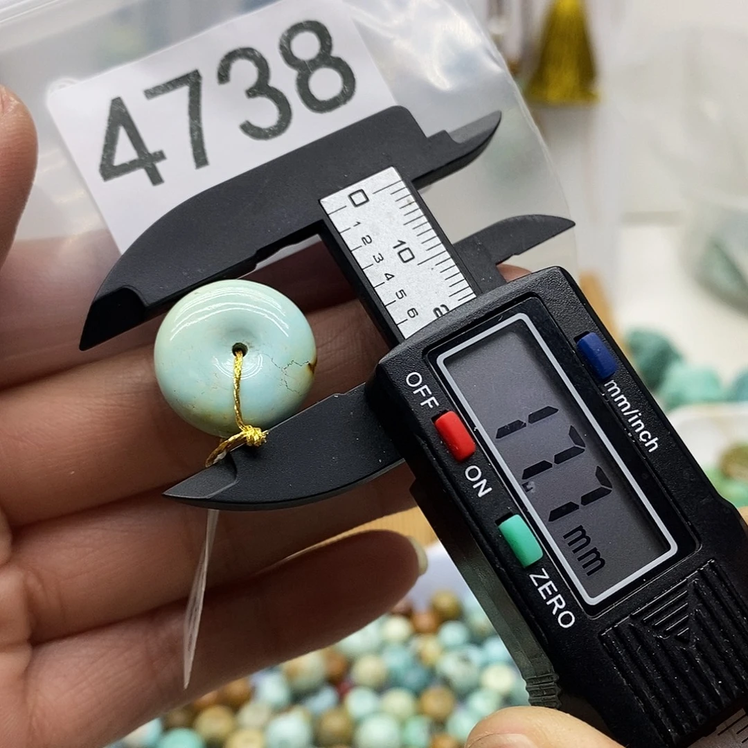 绿松石未镶嵌颈饰