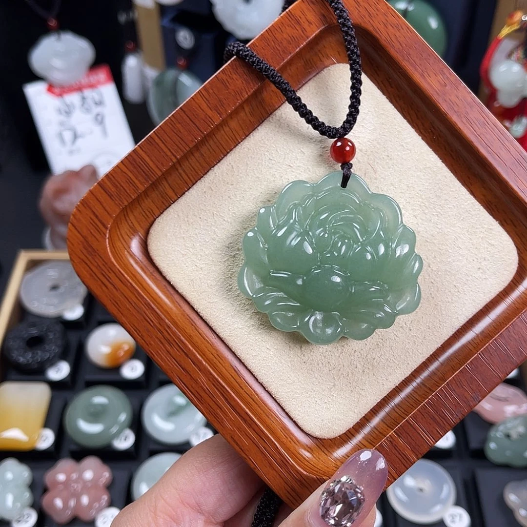 颈饰未镶嵌石英质玉