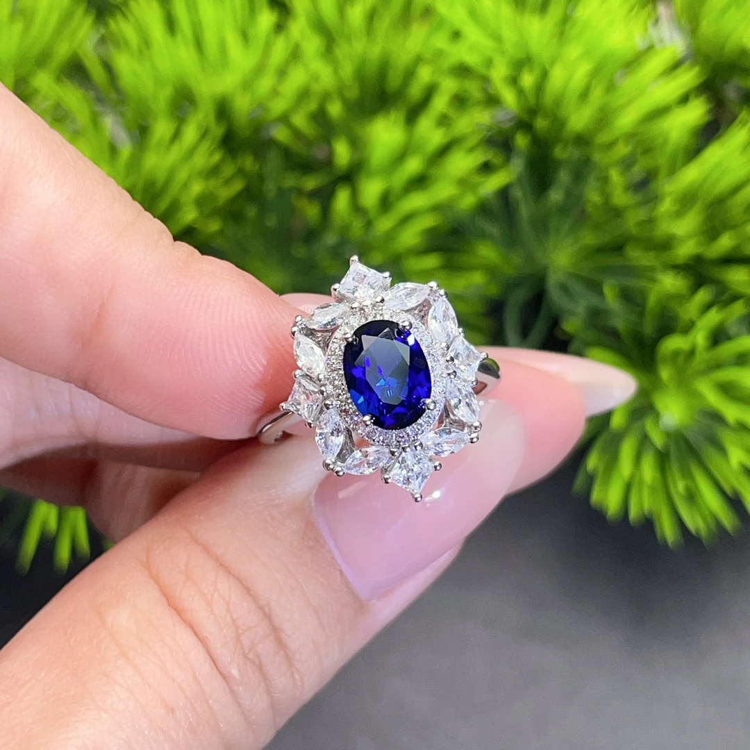 培育蓝宝石精切皇家蓝宝石戒指培育主石2.5CT左右925银镶经典轻奢