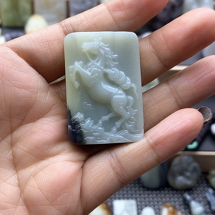 颈饰未镶嵌和田玉（糖玉）