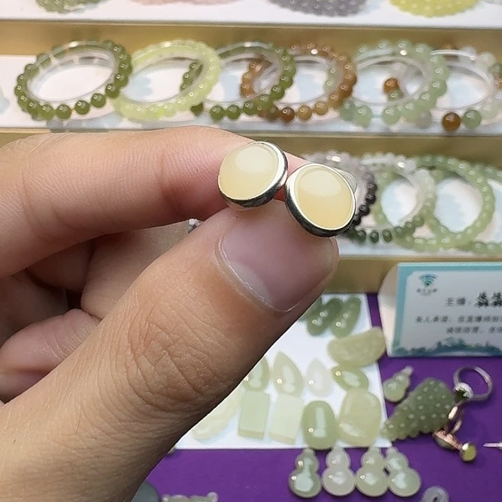 和田玉未镶嵌耳饰