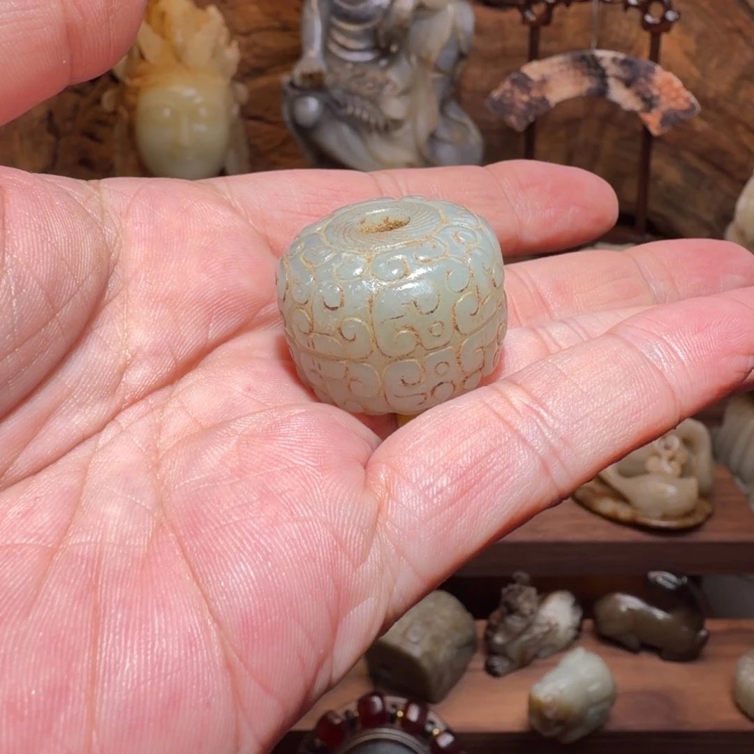 牛****和田玉未镶嵌把件