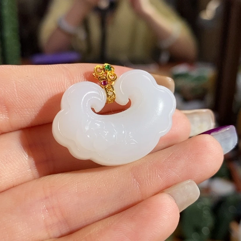 【闪购商品】吊坠(赠链)18K金镶嵌和田玉