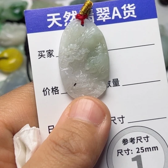 翡翠颈饰未镶嵌山水
