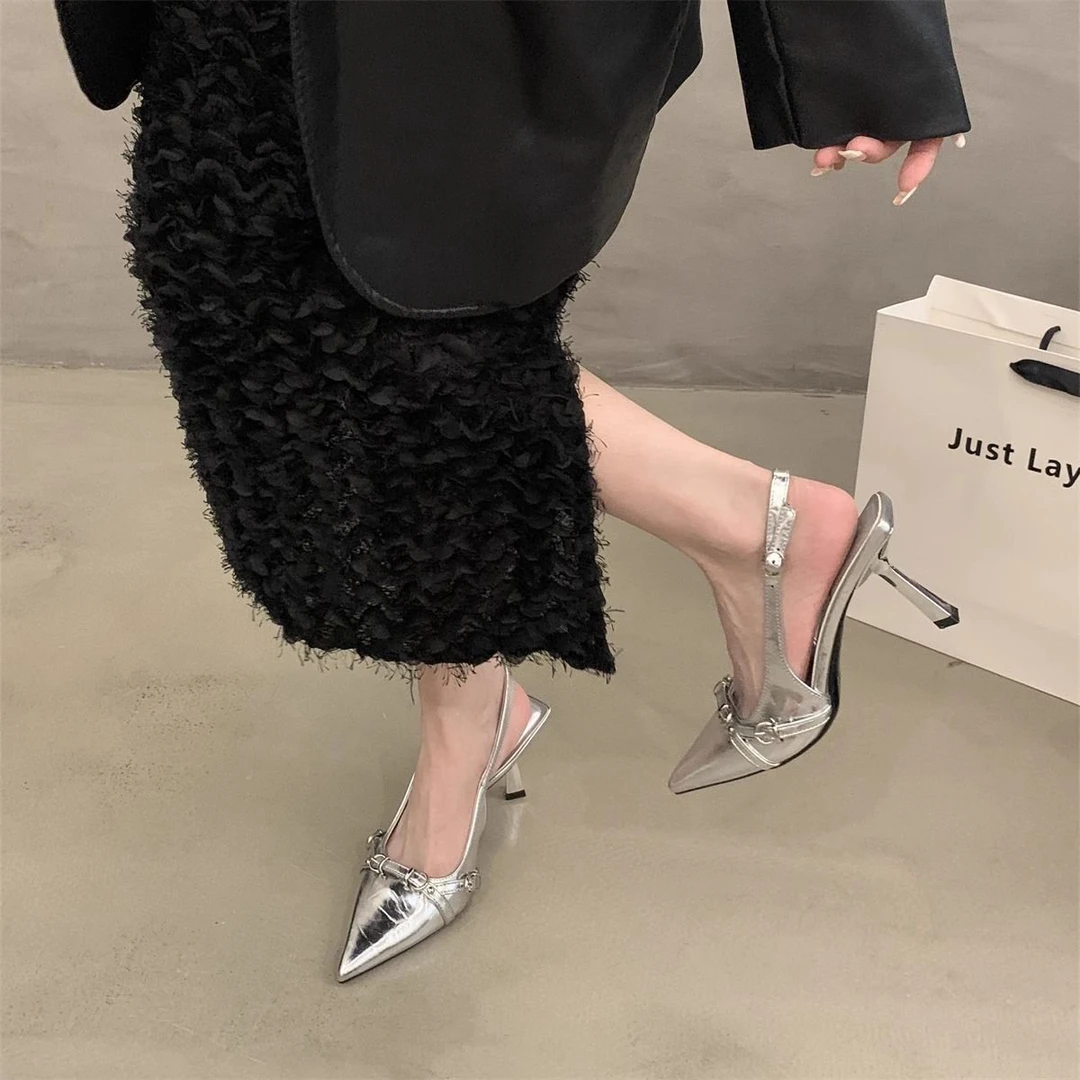 超模同款单鞋2024春季新款轻熟风黑色漆皮尖头异形跟高跟时装凉鞋