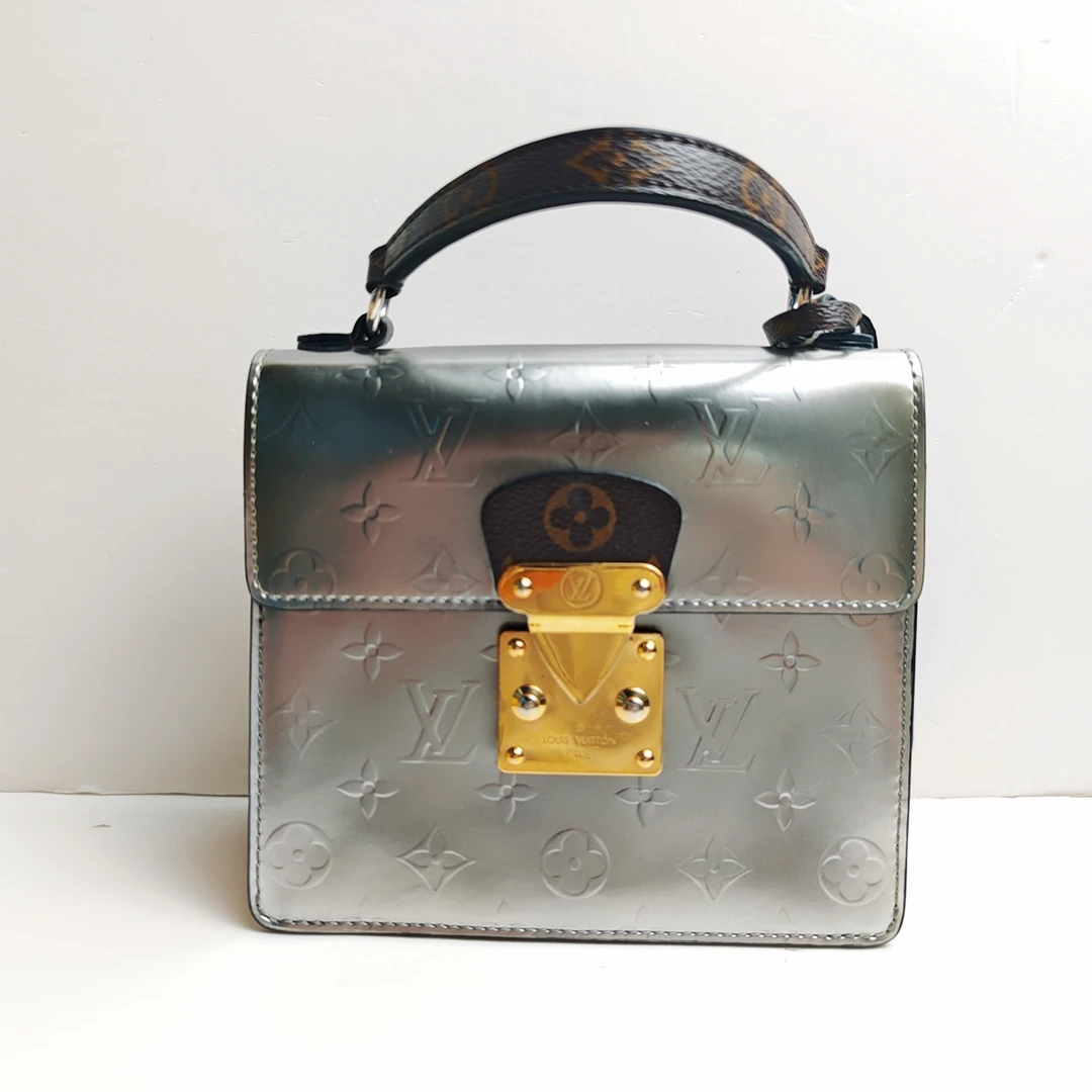 95新 LouisVuitton/路易威登 路易威登银色单肩包