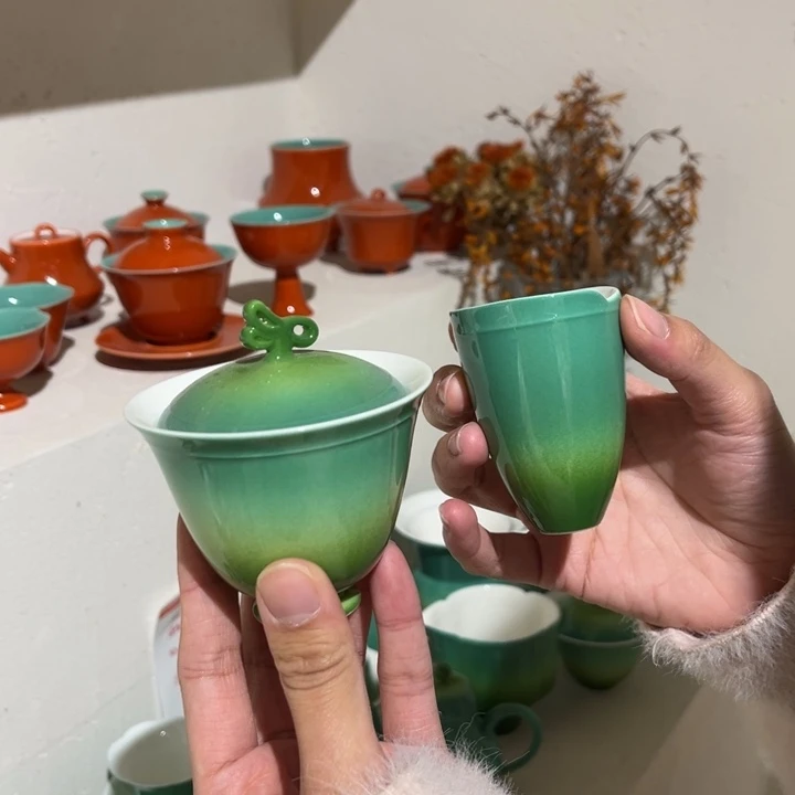 盖碗加茶杯。
