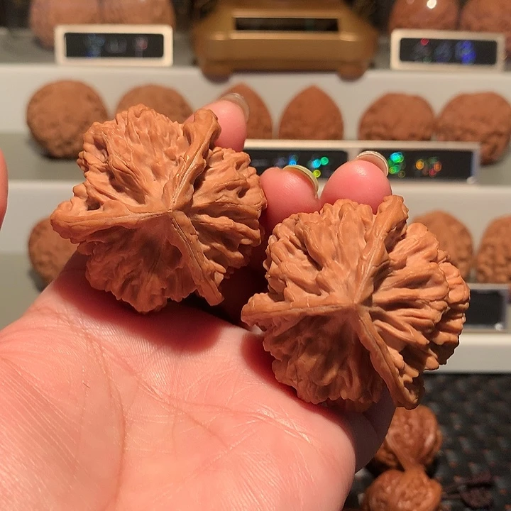 文玩核桃把件龙纹46尺