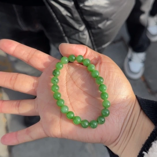 和田玉手链未镶嵌卡8阳绿，多样性发一，微点