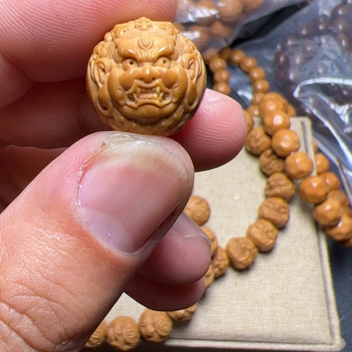 猴头核桃手串额*7看看咯