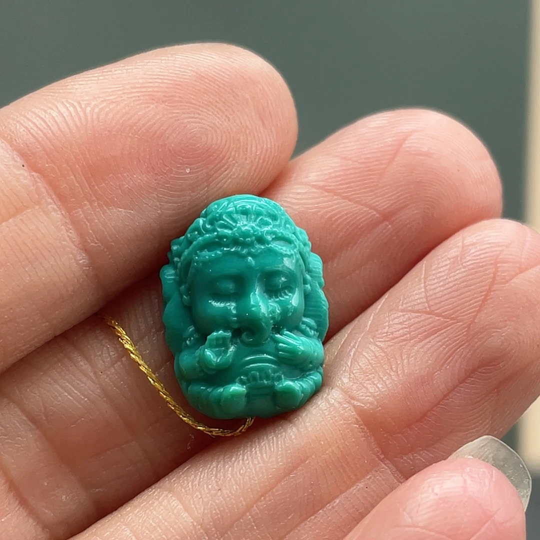 绿松石未镶嵌颈饰