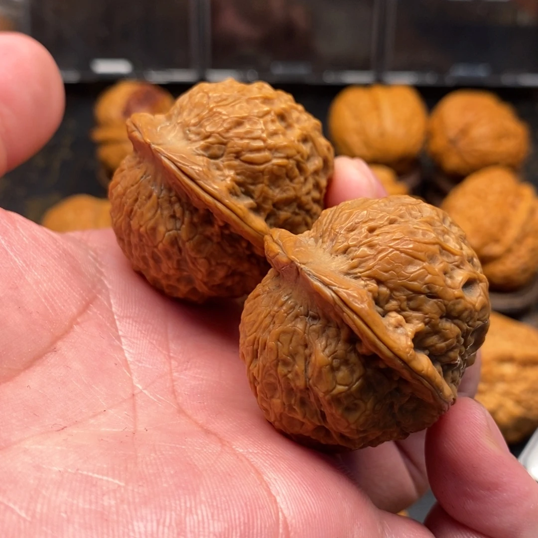 把件文玩核桃铁绣球