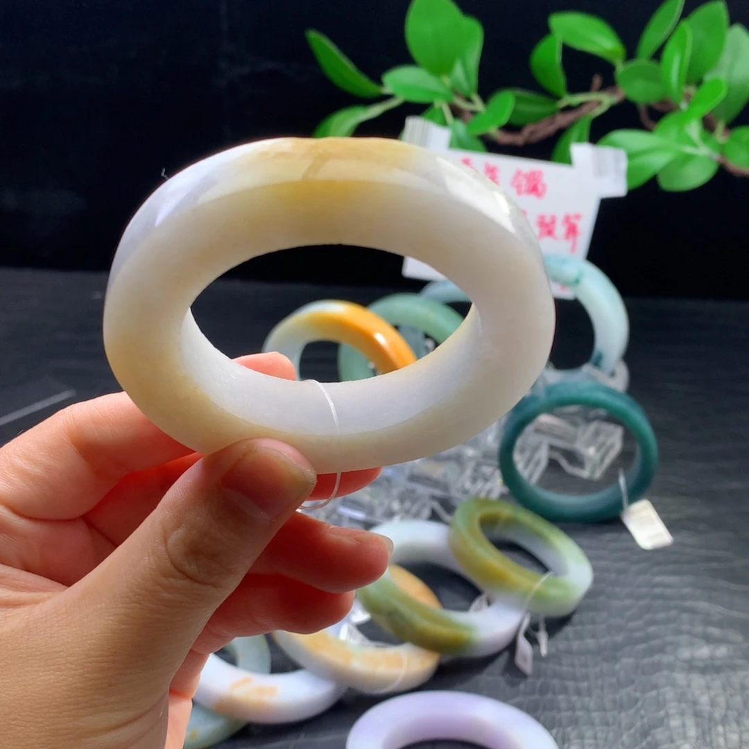 定制翡翠未镶嵌手镯