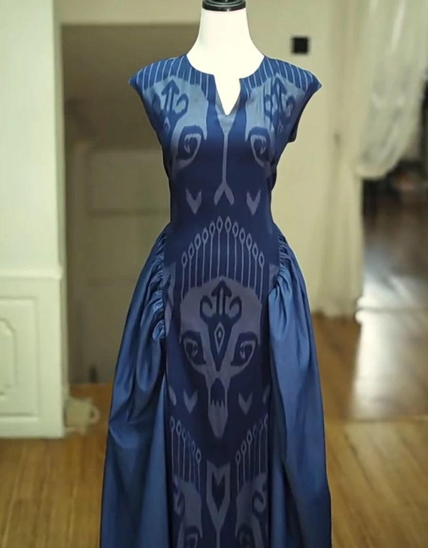 艾特莱斯2025年夏季小众民族风V领显气质连衣裙