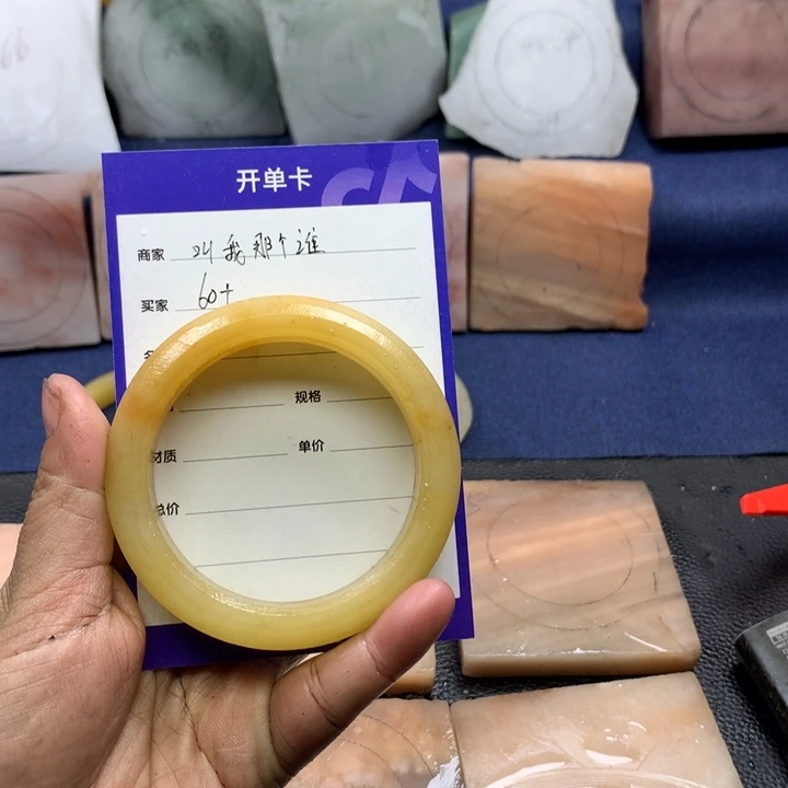 石英质玉手镯未镶嵌《****》定制手镯