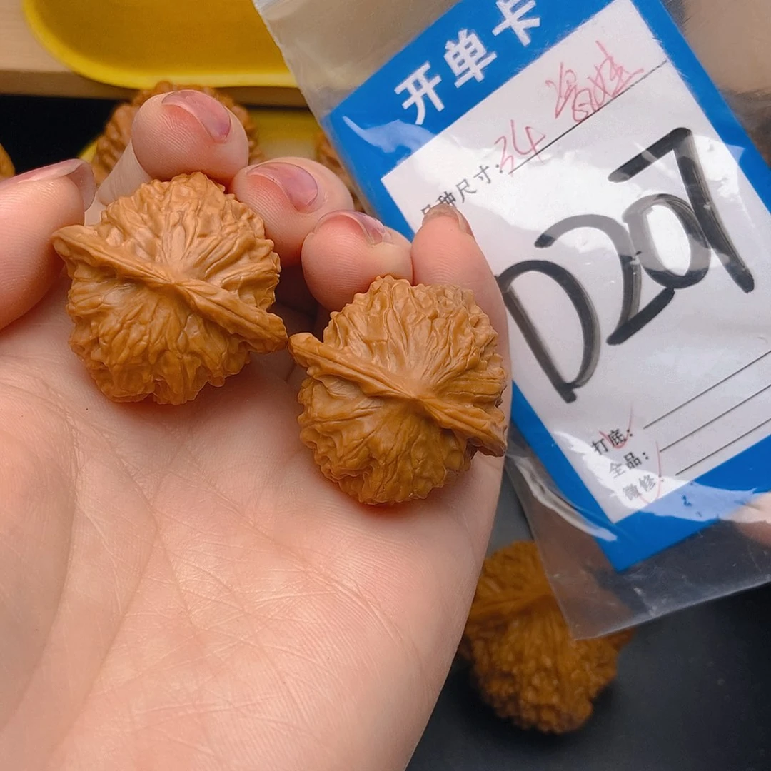 桃核吊坠核桃瓷娃娃