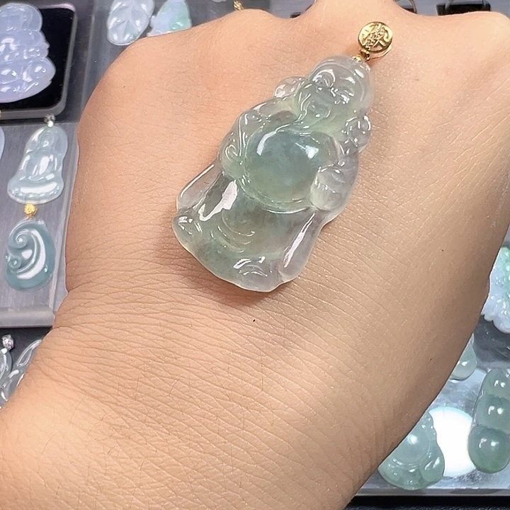 翡翠18K金镶嵌颈饰财财