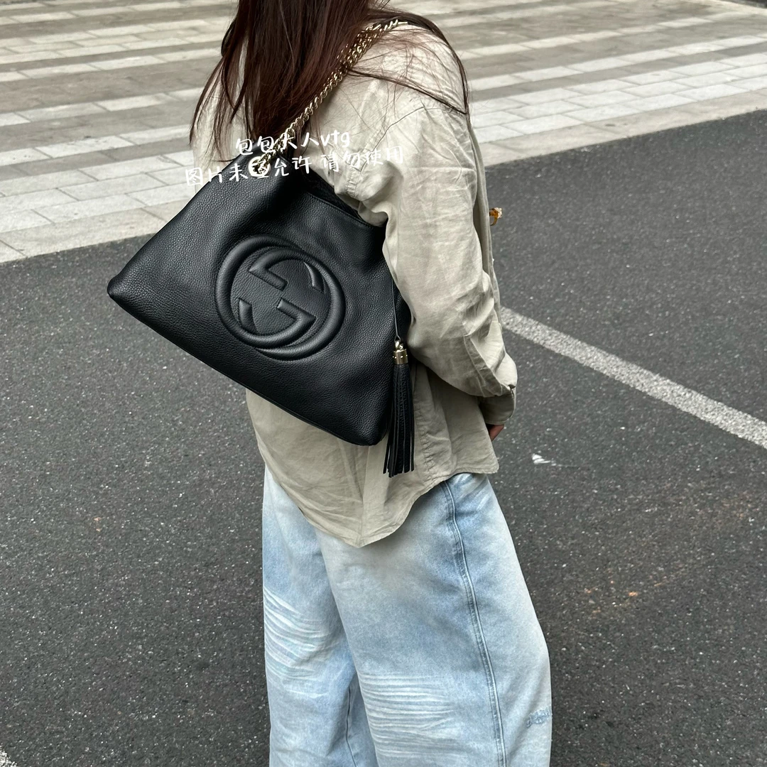 95新 GUCCI/古驰 黑金浮雕logo soho单肩包