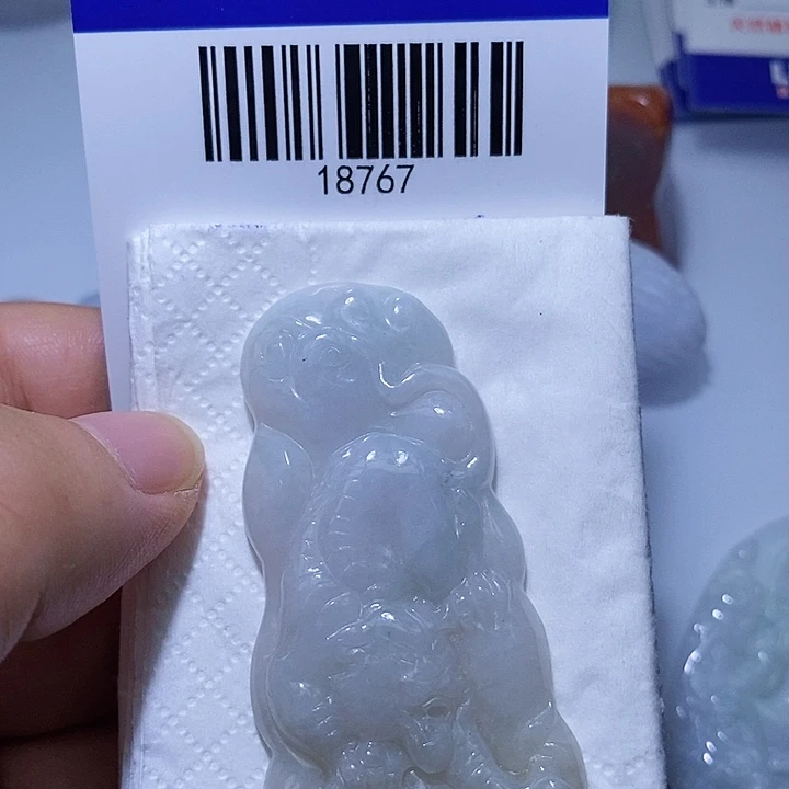 颈饰未镶嵌翡翠天光墟翡翠市场现金代购