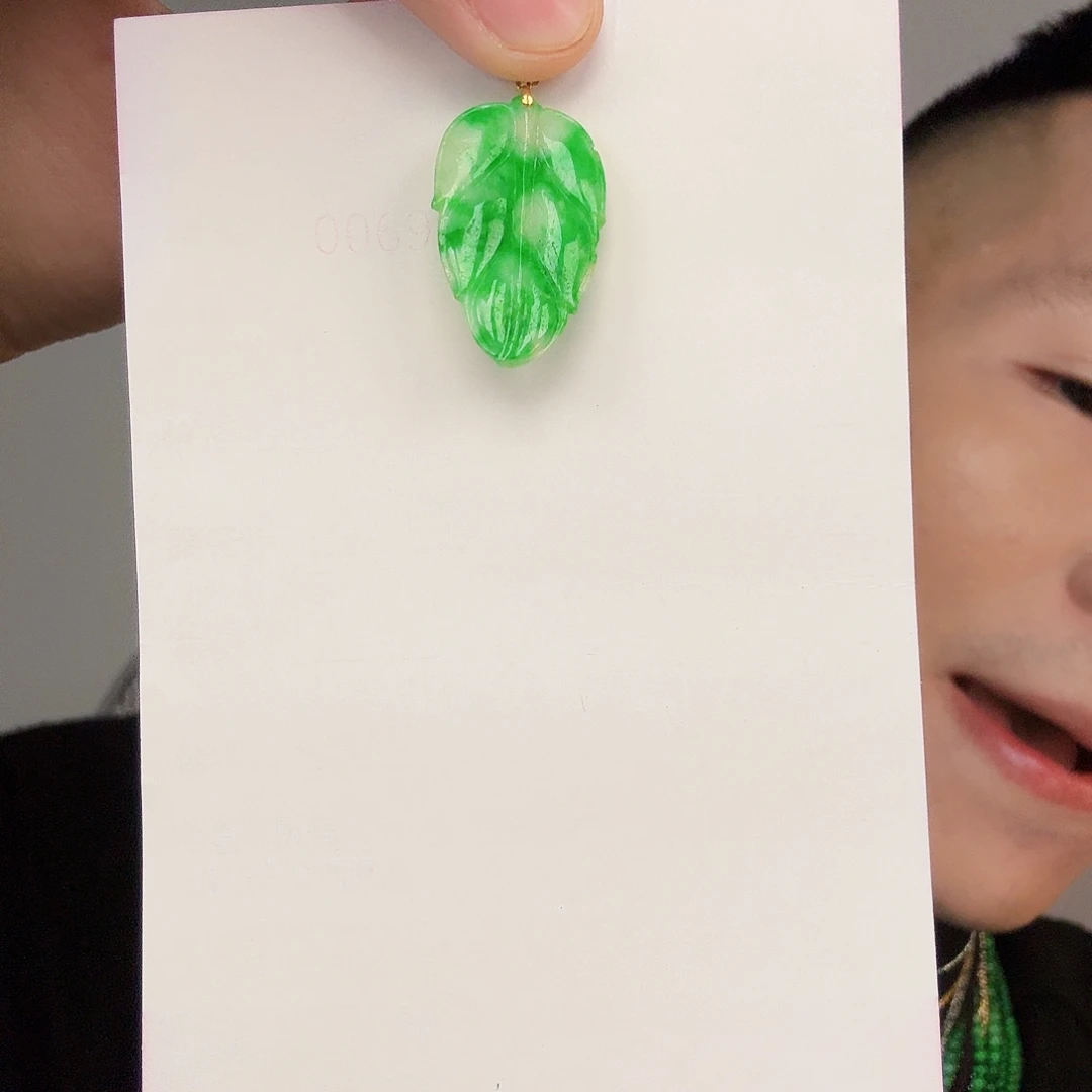 翡翠18K金镶嵌颈饰一件