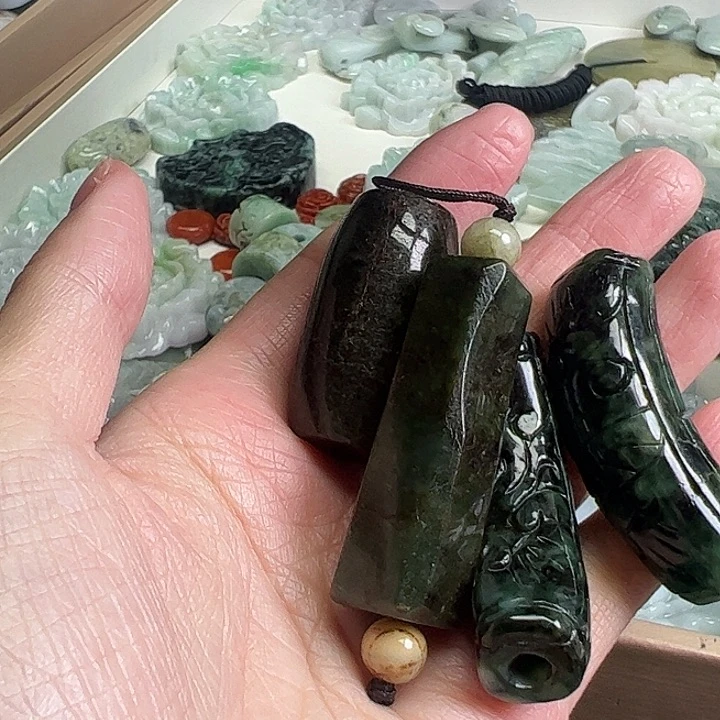 攸***宝翡翠未镶嵌颈饰天然翡翠