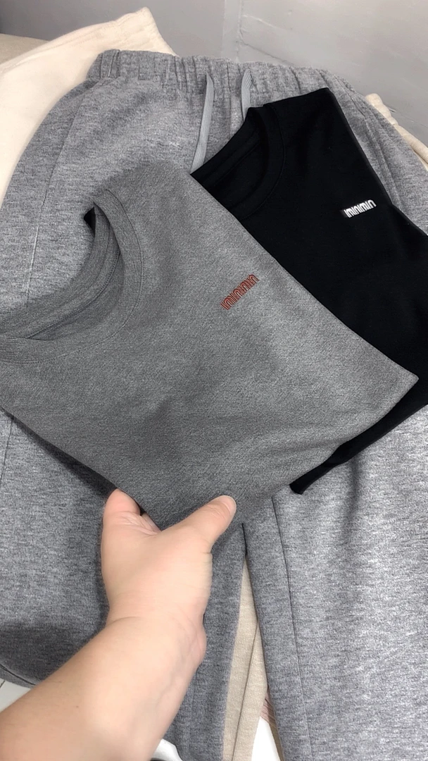 宝衣家 M字母刺绣短袖