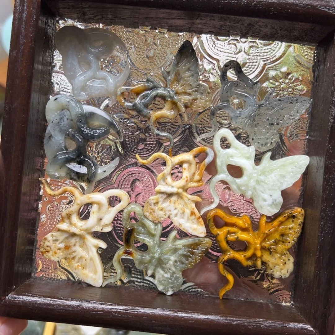 蛇纹石玉未镶嵌蝴蝶