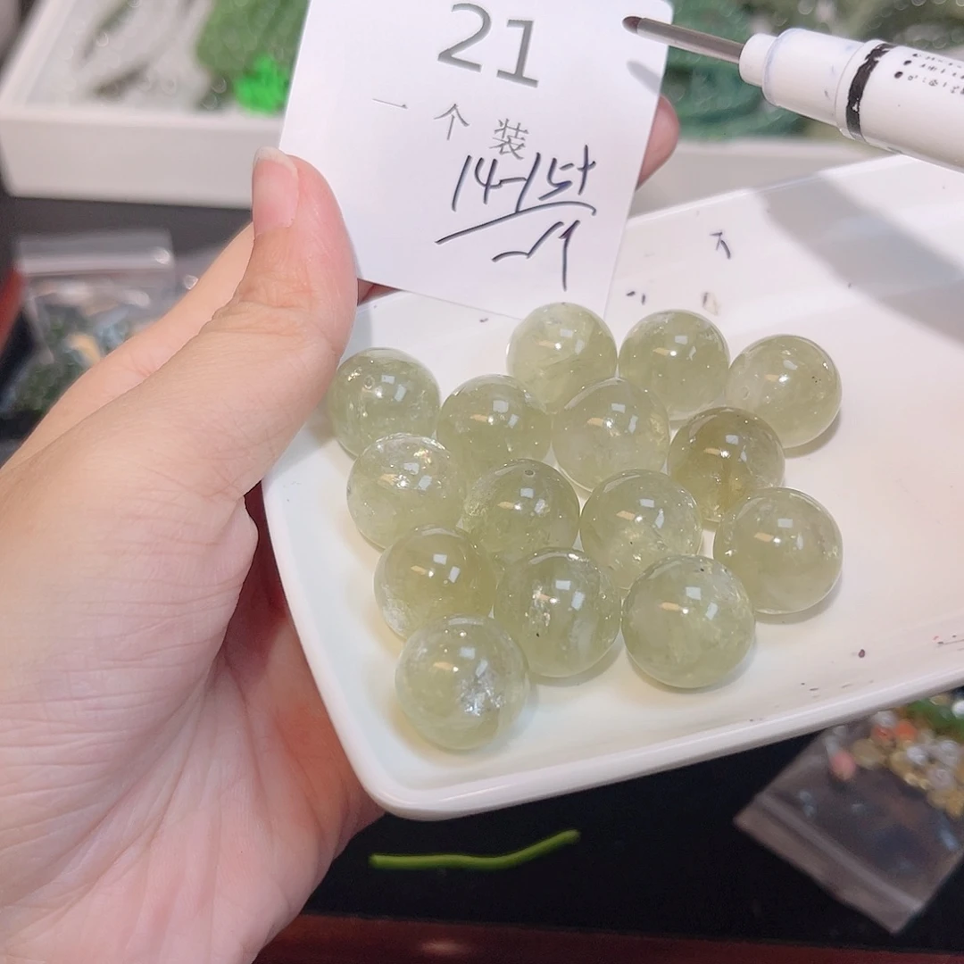 未镶嵌珠宝半成品水晶21 。