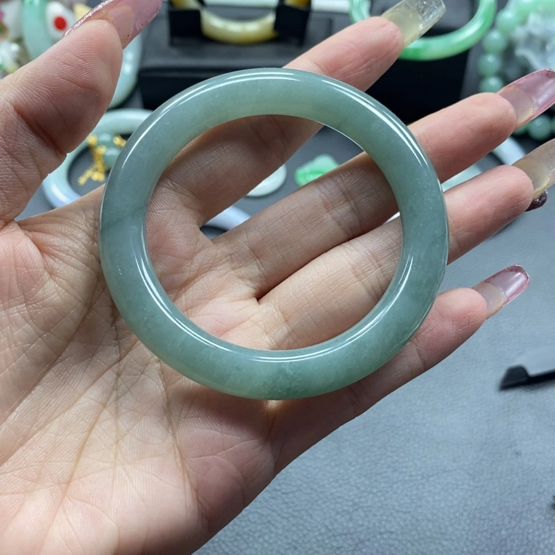 翡翠手镯未镶嵌阿*天然翡翠