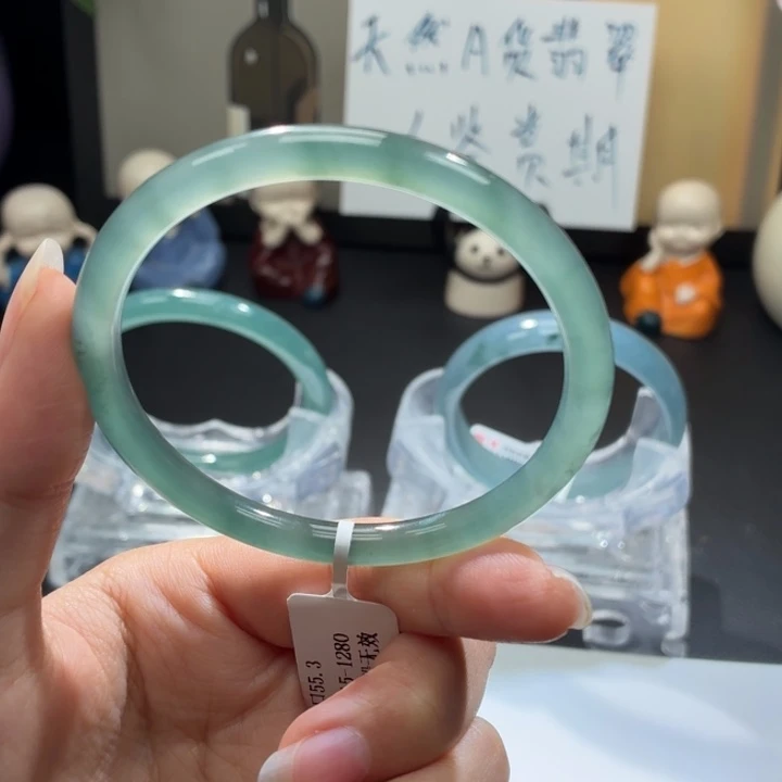 翡翠未镶嵌手镯冰透渐变绿