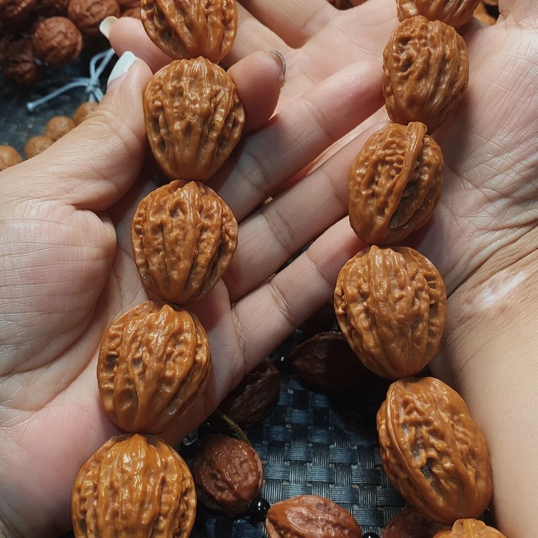 文玩核桃手串绣花鞋