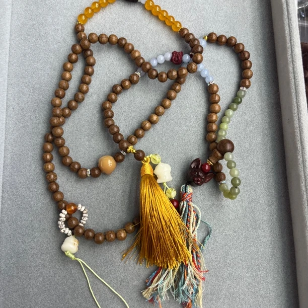 A125六道木手机链斜挎