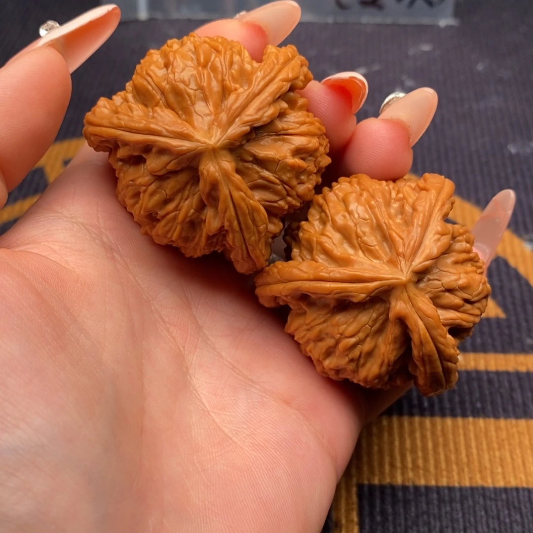 g***d文玩核桃吊坠白狮子